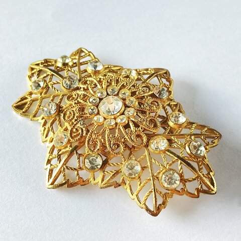 Filigree brooch 1950s vintage gold clear