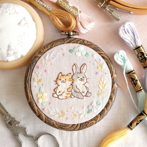 【刺繍キット】猫とウサギの仲良し刺繍キット