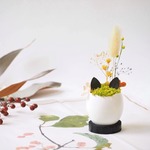 花の猫型盆栽「タマゴノコネコ」（明るい黄色・オレンジ）